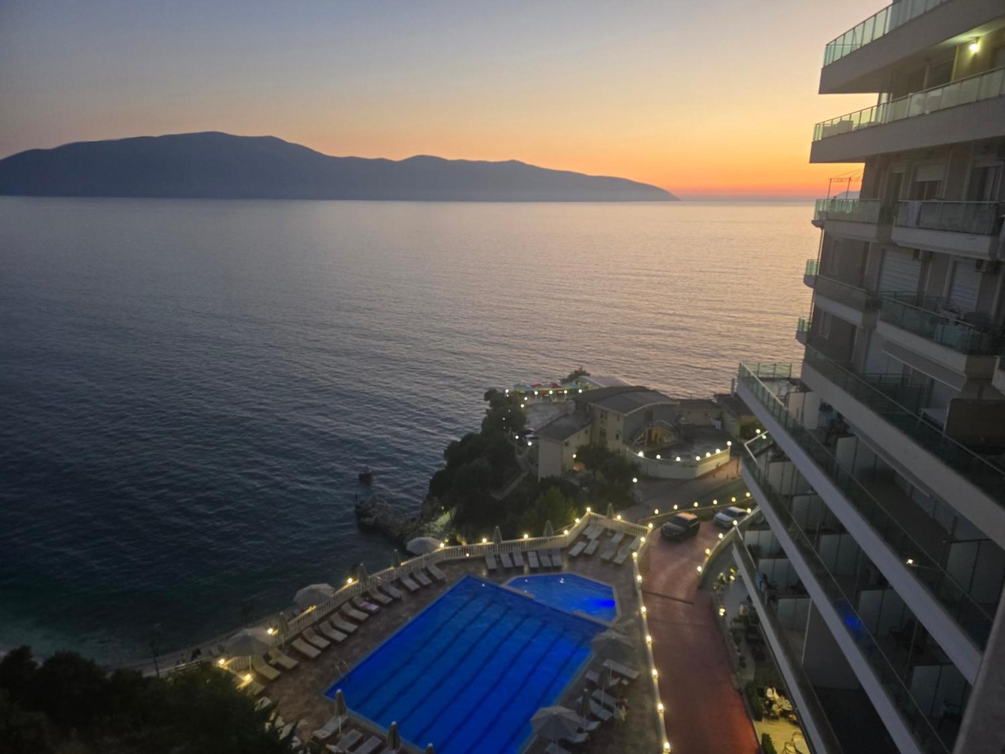 Aivi's * Vlore