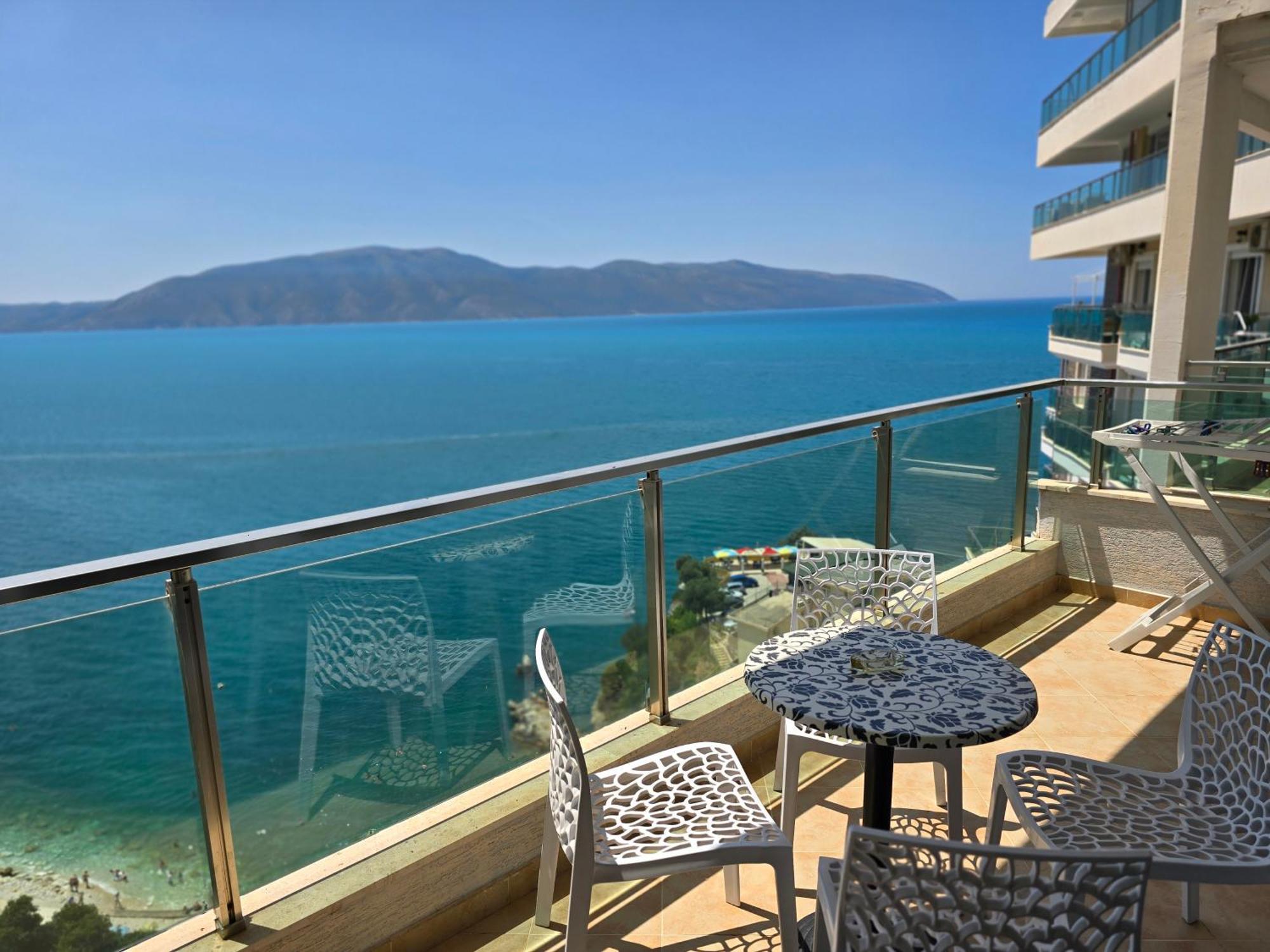 Aivi's * Vlore